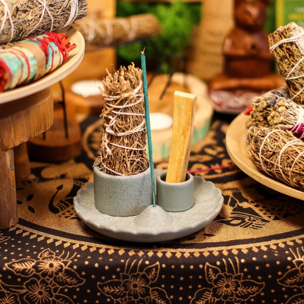 Palo Santo Stick & Smudge Holder - Lotus Flower - BlueCeramic Palo Santo Stick & Smudge HolderHeart Notes