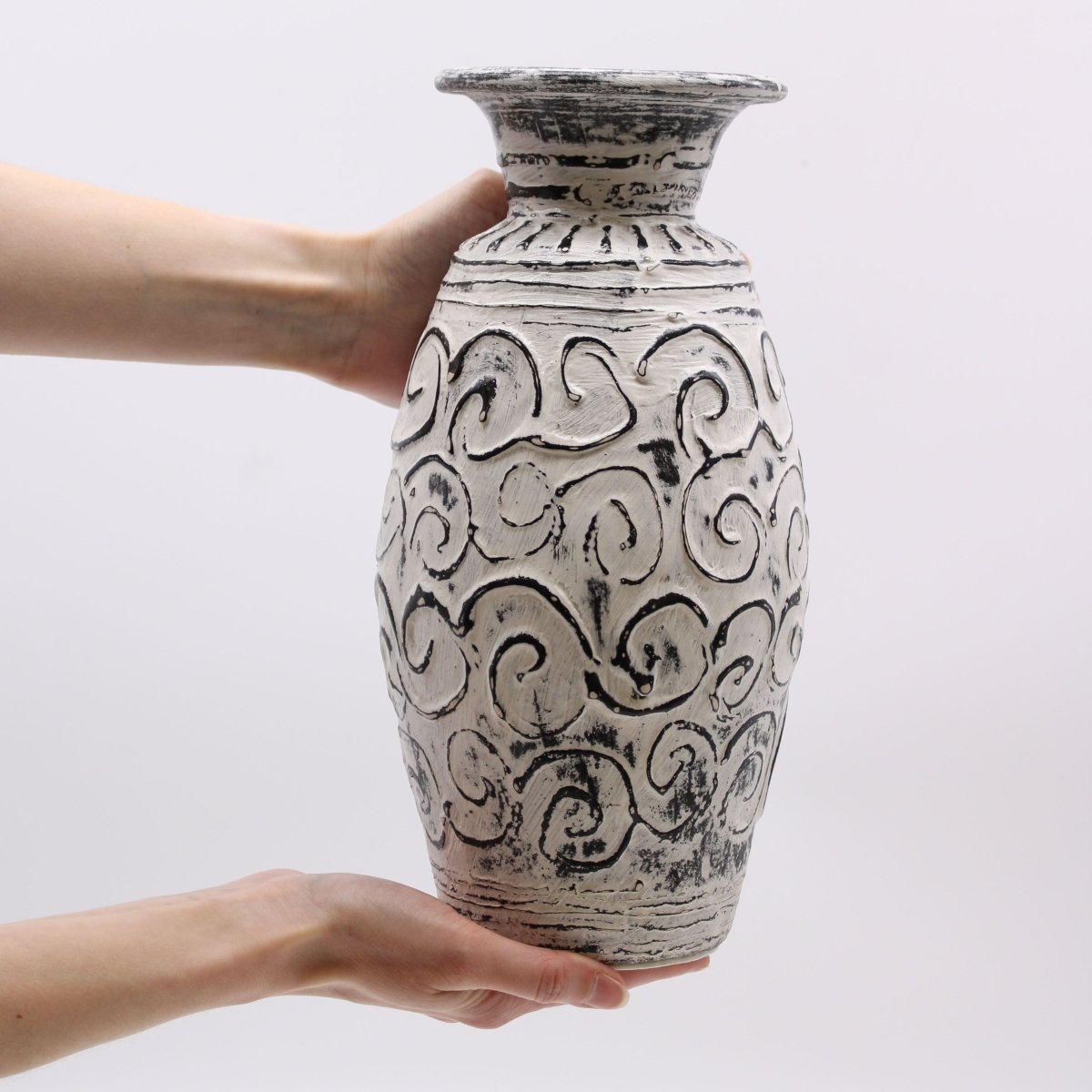 Swirls Shaped Vase - CreamBalinese Ceramic VasesHeart Notes
