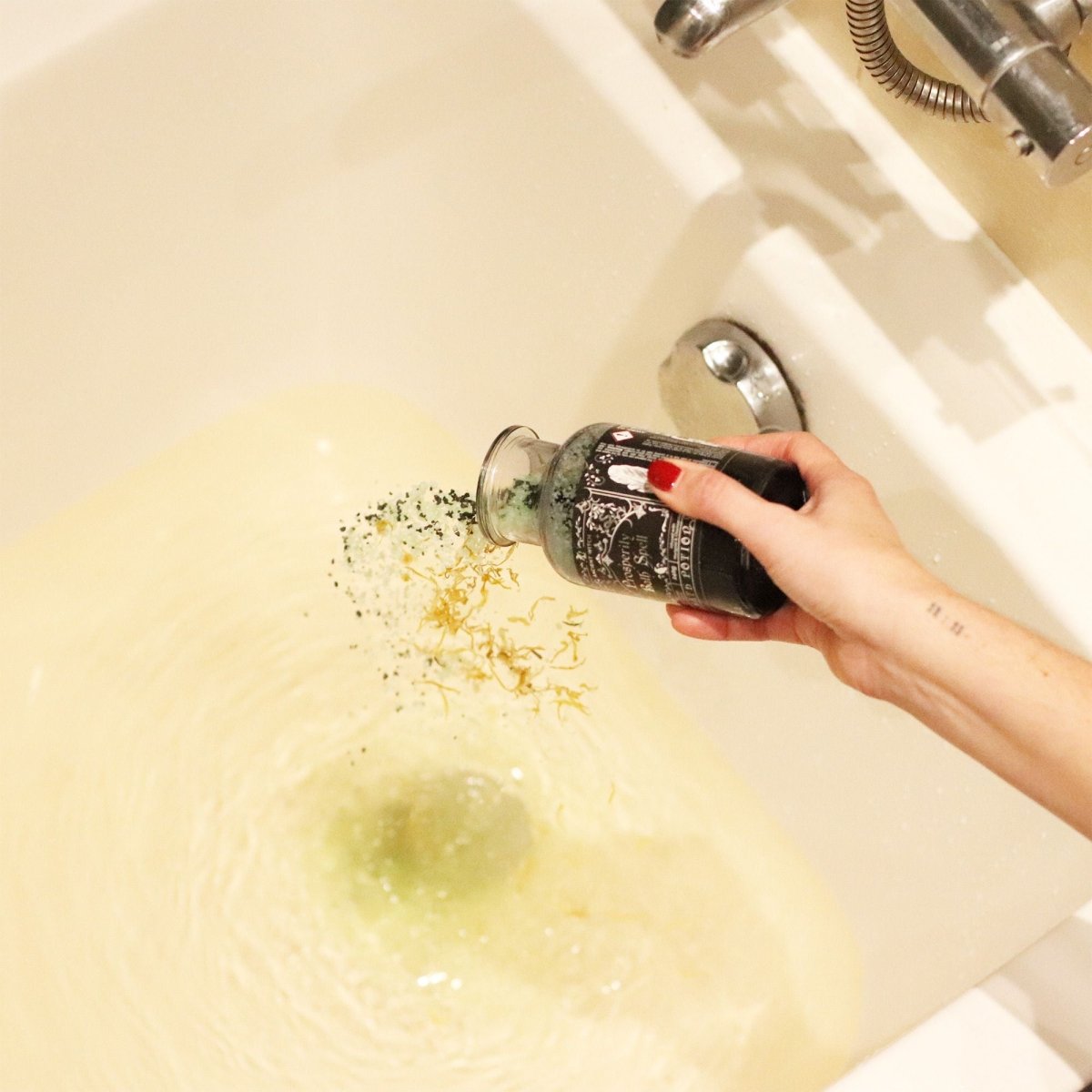 Ancient Witch Bath Spell Potion & Aventurine Crystal Amulet - ProsperityAncient Witch Bath Spell PotionsHeart Notes