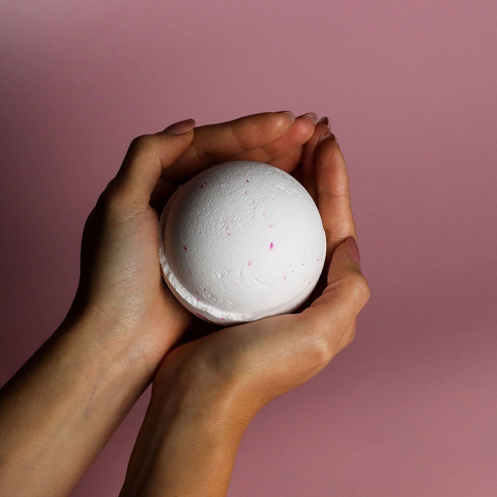 Set of 3 Coconut Dream Bath BombsJumbo Bath Bombs - 180gHeart Notes
