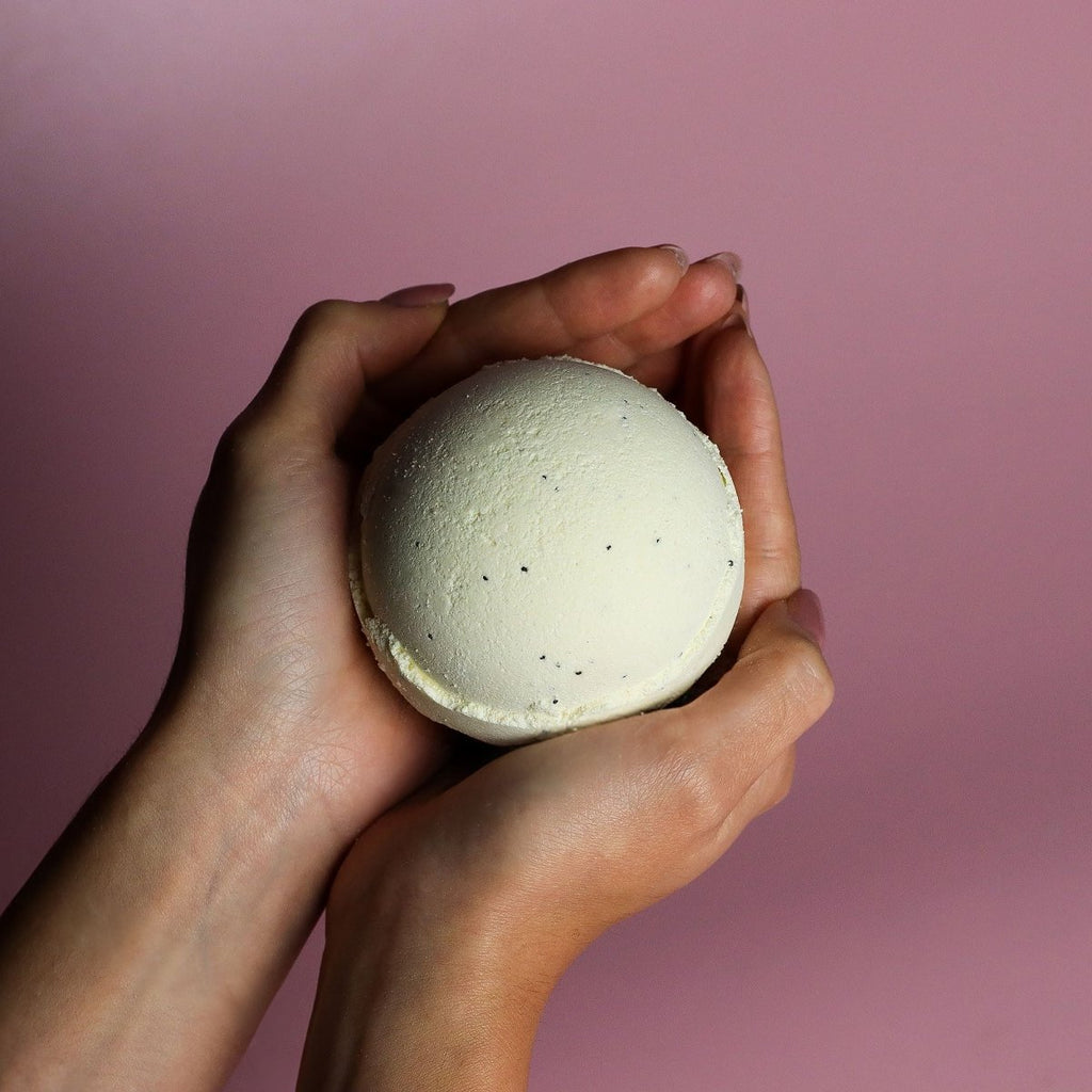 Set of 3 Simply Vanilla Bath BombsJumbo Bath Bombs - 180gHeart Notes