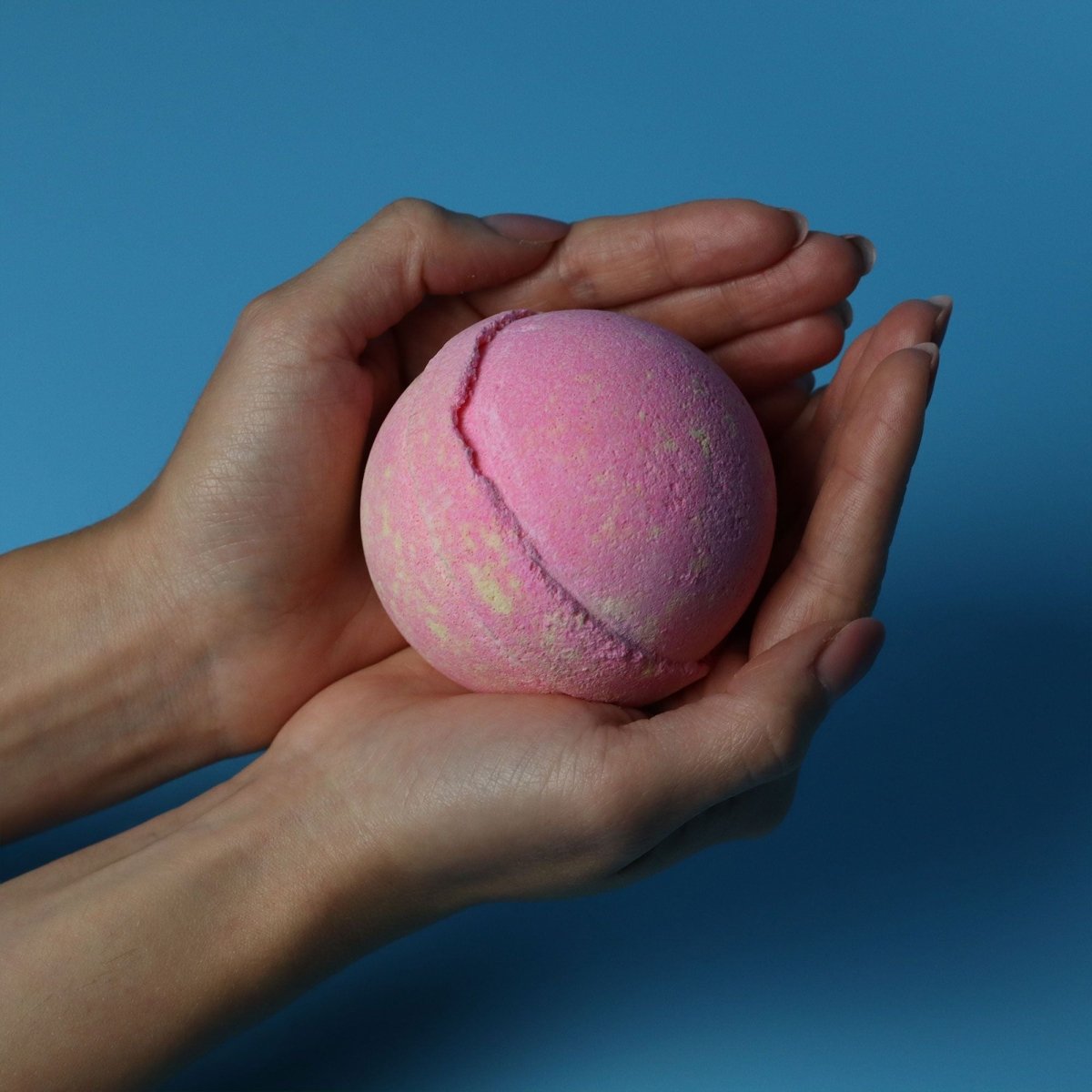 Set of 3 Five for Her Bath BombsJumbo Bath Bombs - 180gHeart Notes