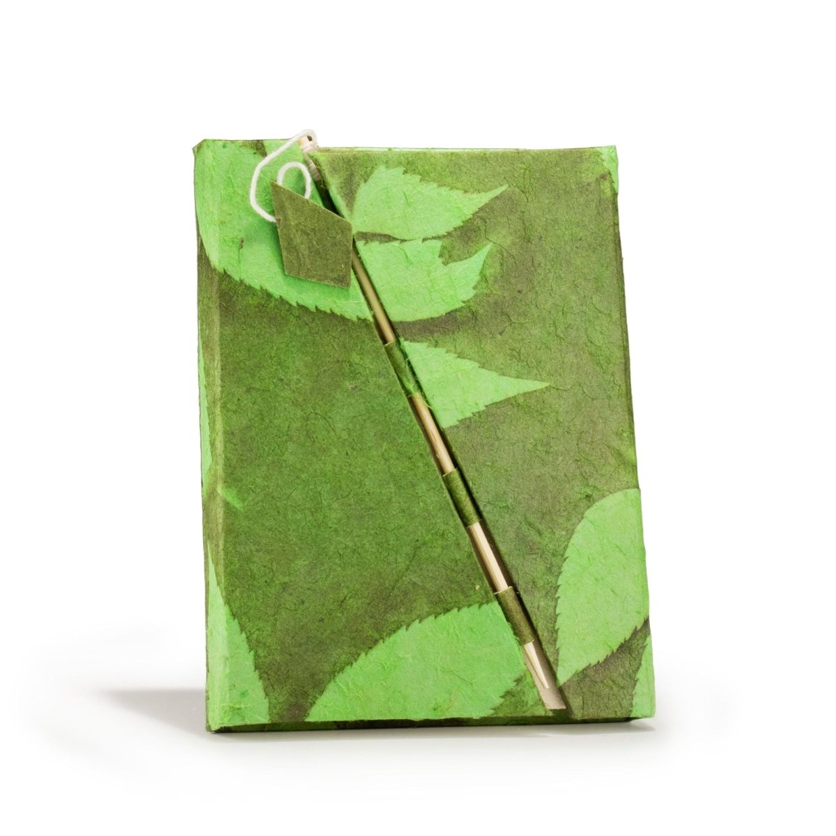 Lokta Bold Floral Bamboo Lock Notebook – Medium (15x12cm) – 45 Leaves – Moss GreenLokta Paper NotebooksHeart Notes
