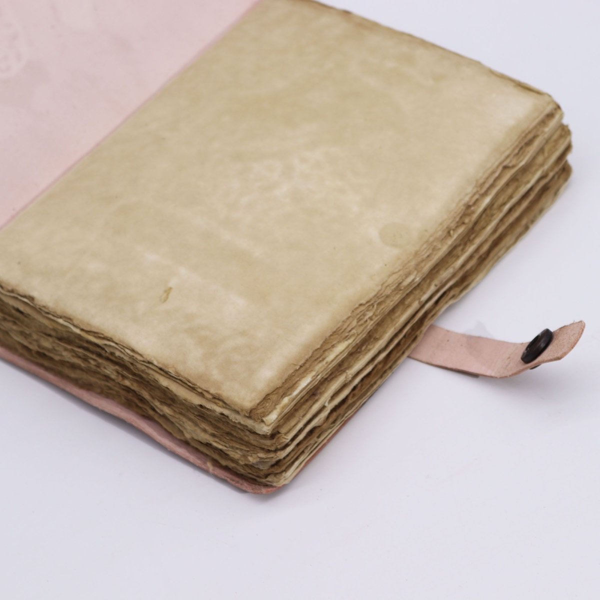 Checkmate Leather Notebook – Light Tan – 200 Deckle - Edge Pages – 20x15cmLeather Notebooks – Vintage Style JournalsHeart Notes
