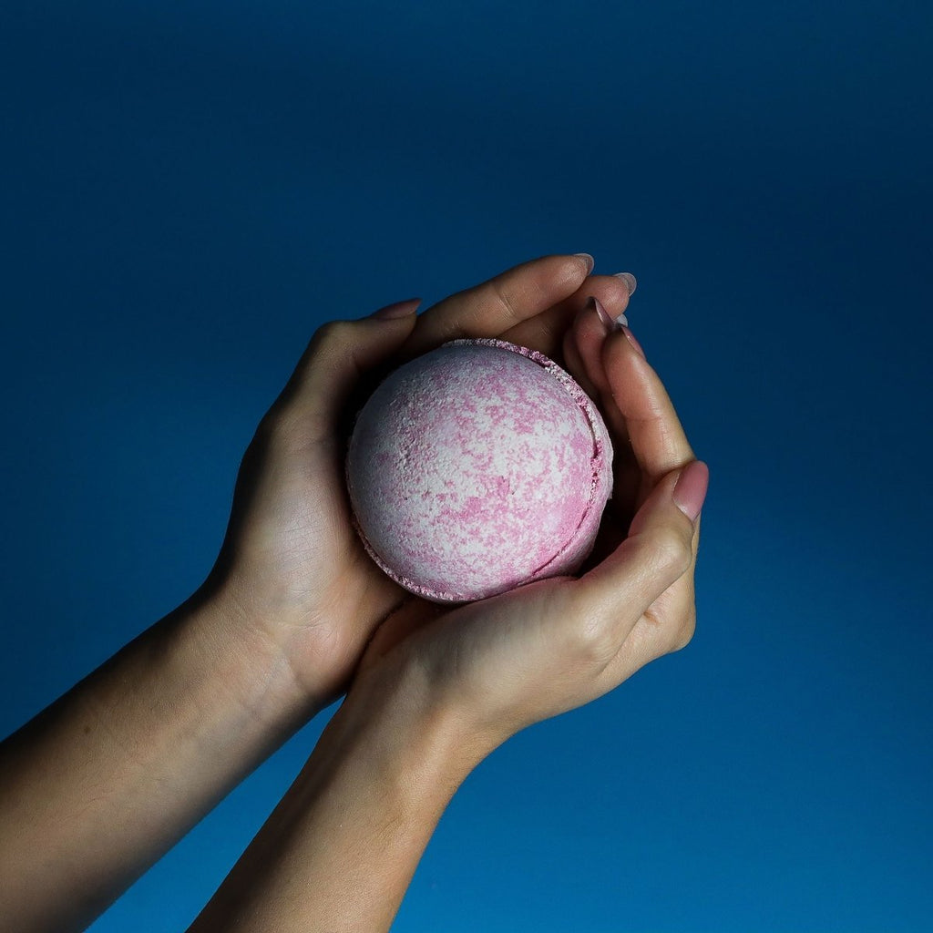 Set of 3 Party Girl Bath BombsJumbo Bath Bombs - 180gHeart Notes