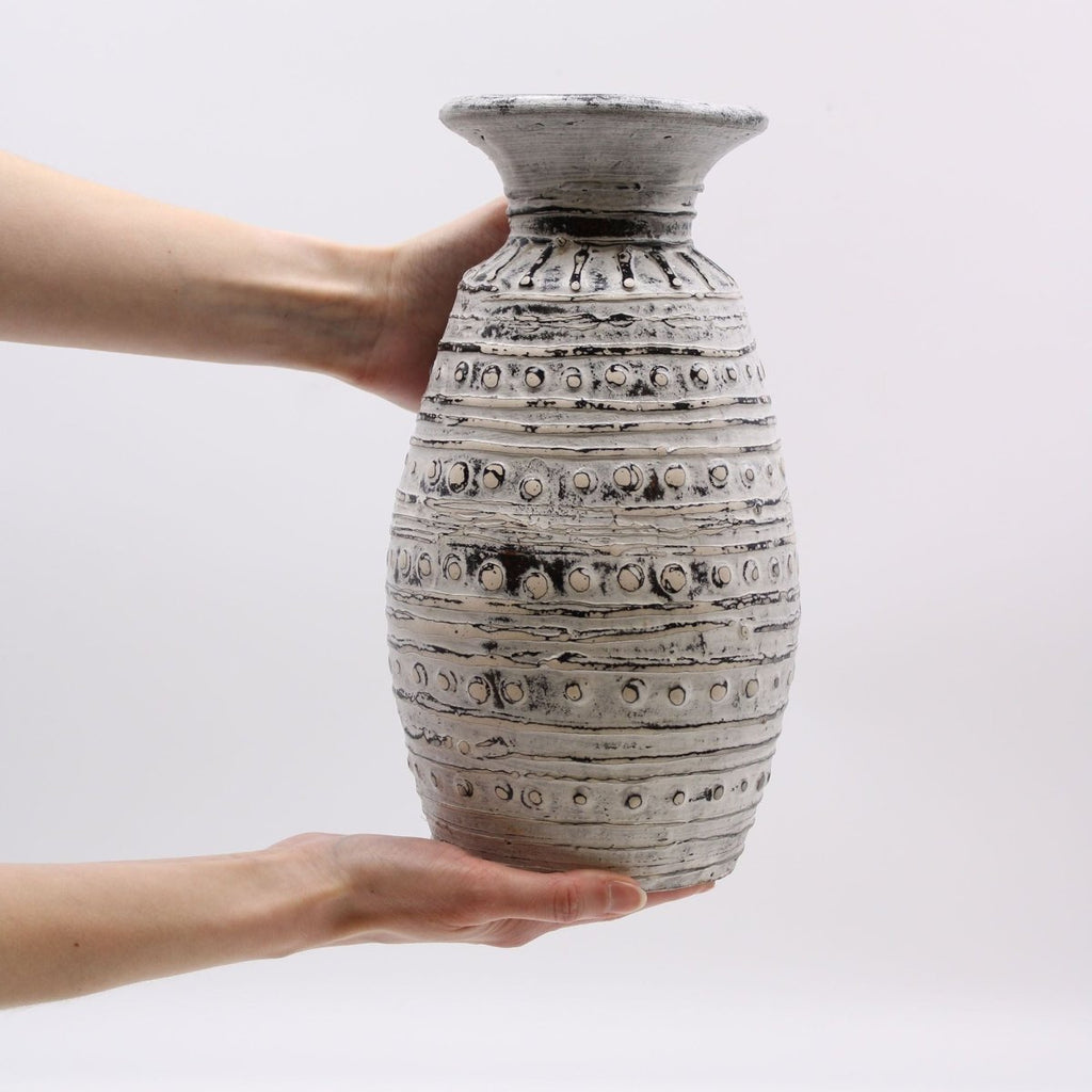 Classic Shaped Vase - CreamBalinese Ceramic VasesHeart Notes