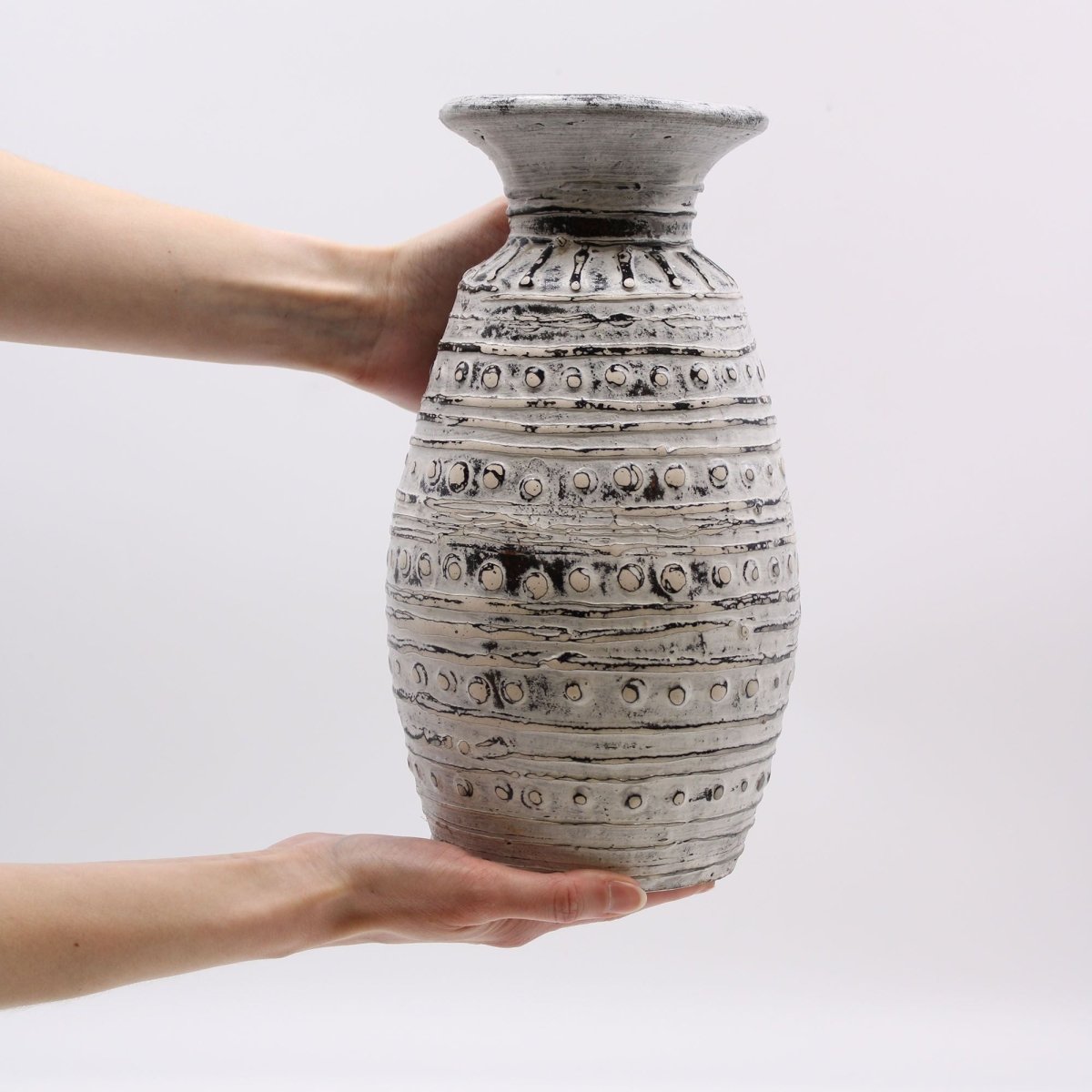 Classic Shaped Vase - CreamBalinese Ceramic VasesHeart Notes