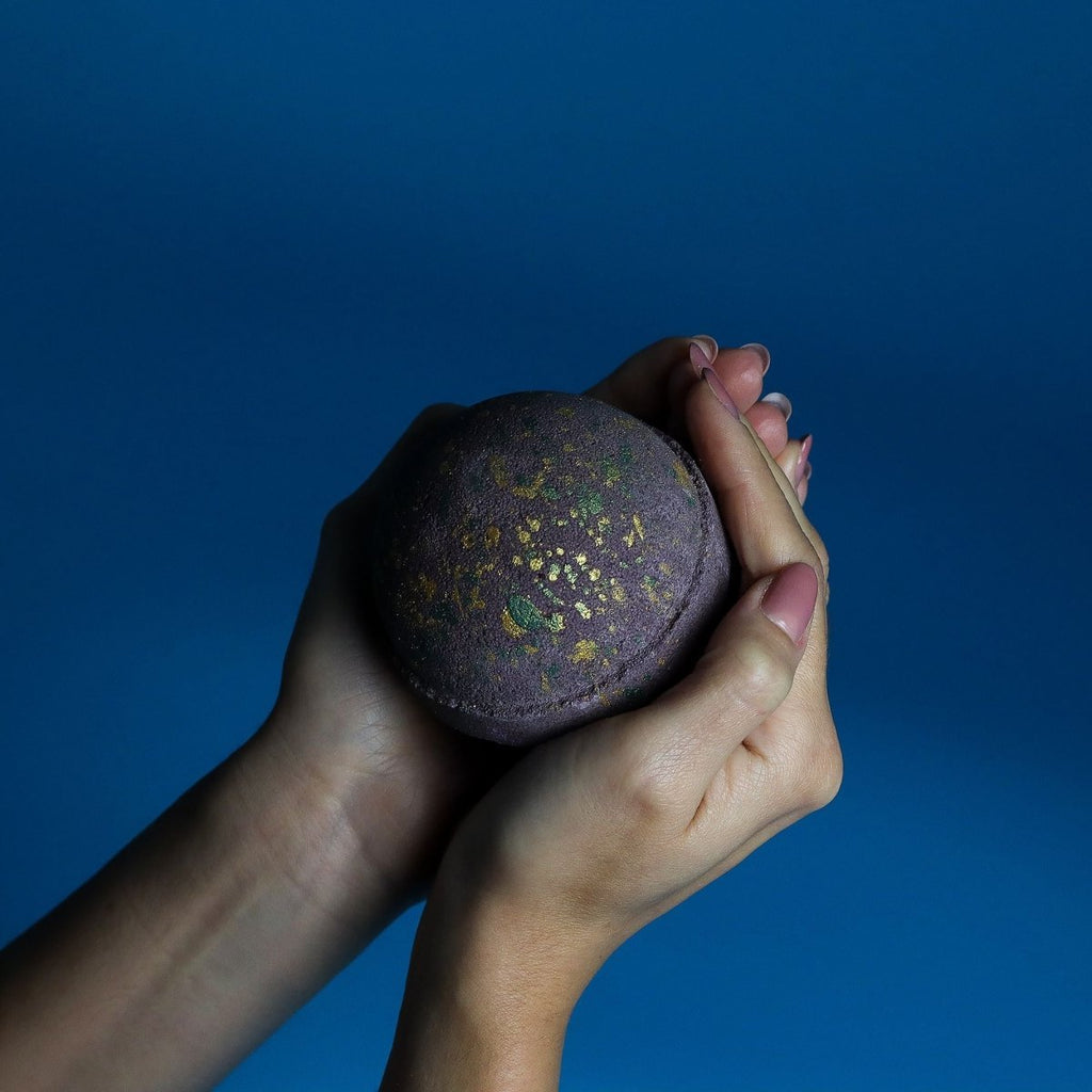 Dubai Bath Bomb - Emerald Oudh TruffleJumbo Bath Bombs - 180gHeart Notes