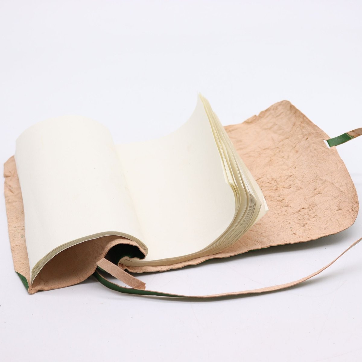 Rolled Leather Travel Notebook - 96 pages - Green 21x15cmLeather Notebooks – Vintage Style JournalsHeart Notes