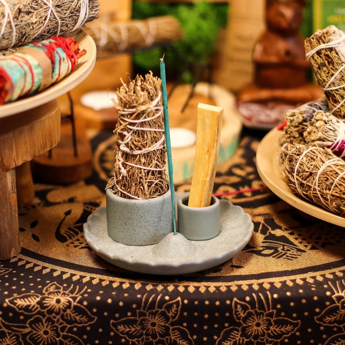 Palo Santo Stick & Smudge Holder - Lotus Flower - BlueCeramic Palo Santo Stick & Smudge HolderHeart Notes