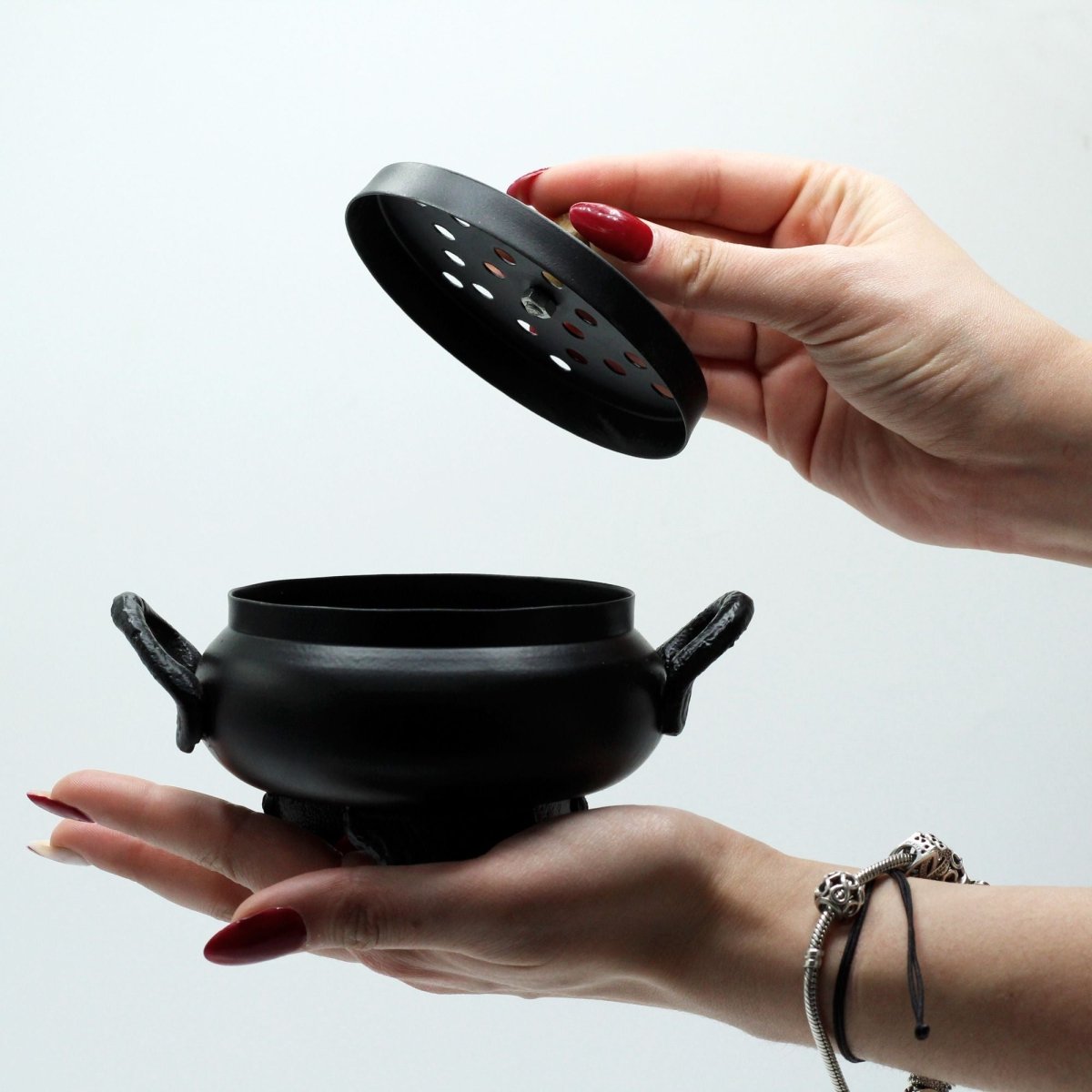 Classic Iron Cauldron BurnerTraditional Brass Incense BurnersHeart Notes