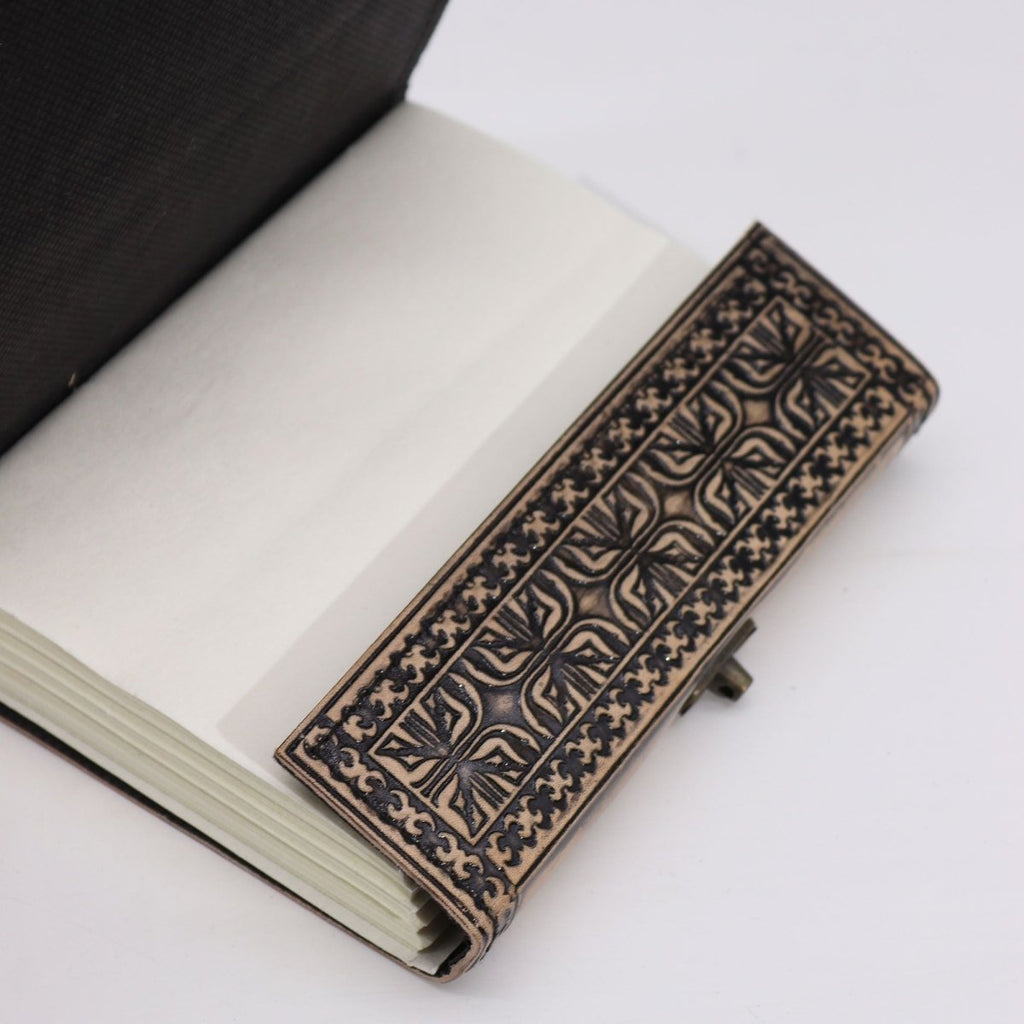 Buddha – Esoteric Notebook – Antique Grey – 200 pages – 17.5x12.5x3cmLeather Notebooks – Vintage Style JournalsHeart Notes