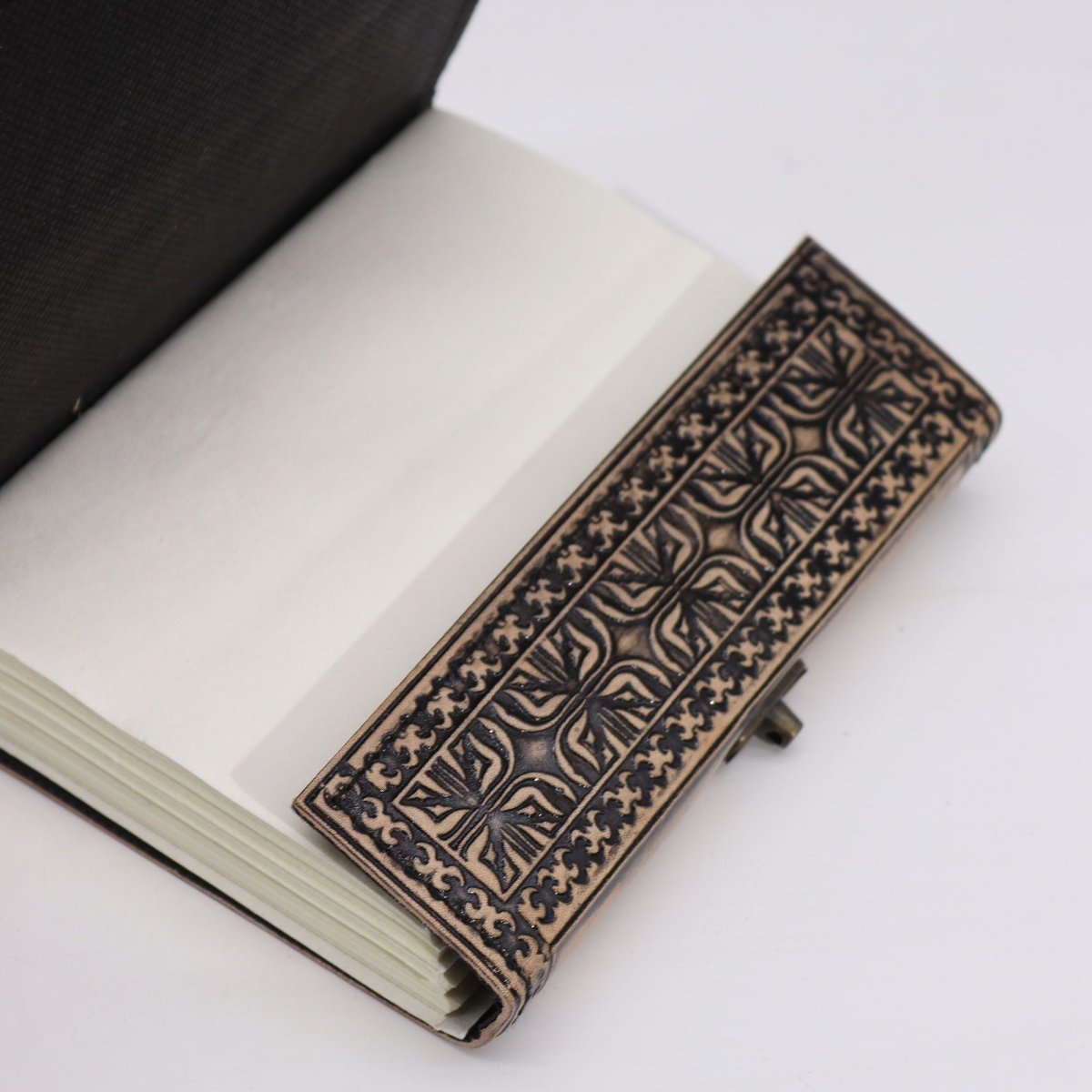 Buddha – Esoteric Notebook – Antique Grey – 200 pages – 17.5x12.5x3cmLeather Notebooks – Vintage Style JournalsHeart Notes