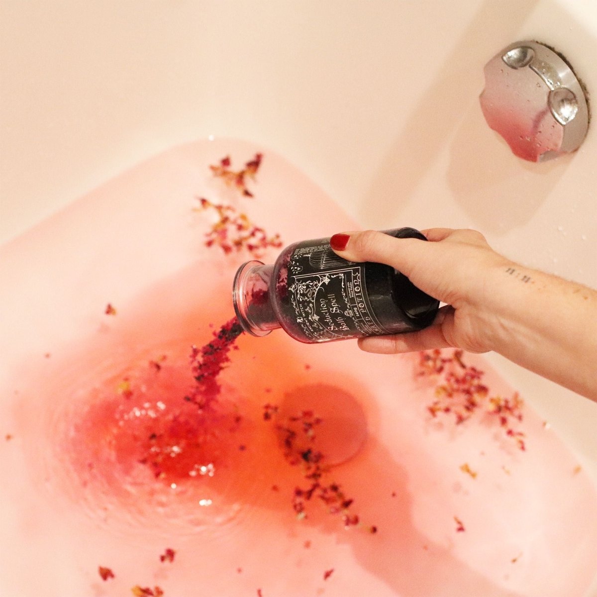 Ancient Witch Bath Spell Potion & Amethyst Crystal Amulet - SeductionAncient Witch Bath Spell PotionsHeart Notes