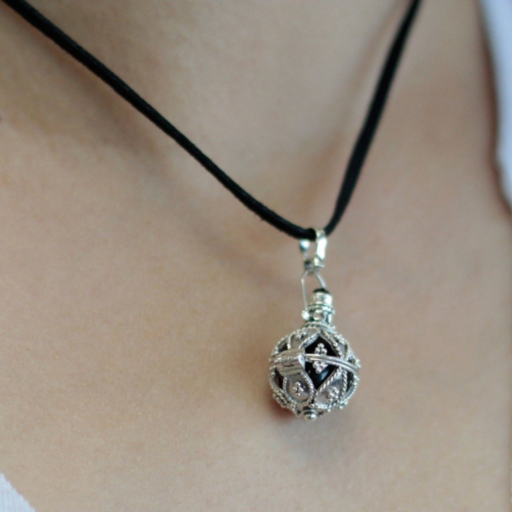 Silver Angel Bell - Darkness - 16mm925 Silver Angel BellsHeart Notes