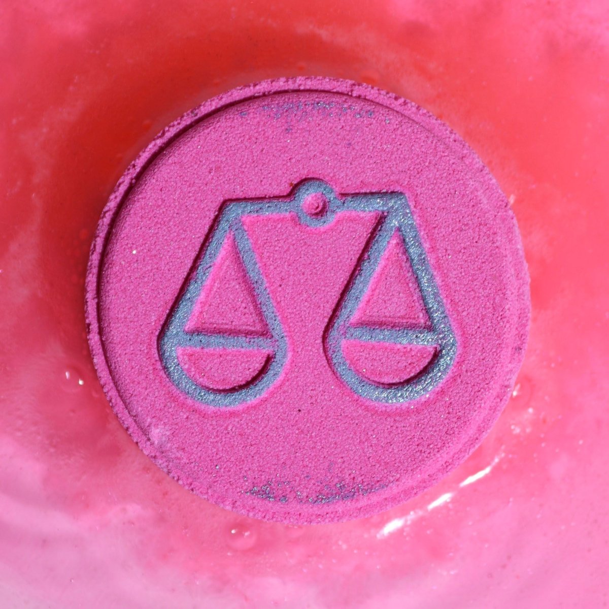 Set of Zodiac Bath Fizzers with Horoscope - LibraZodiac Bath Fizzers with HoroscopeHeart Notes