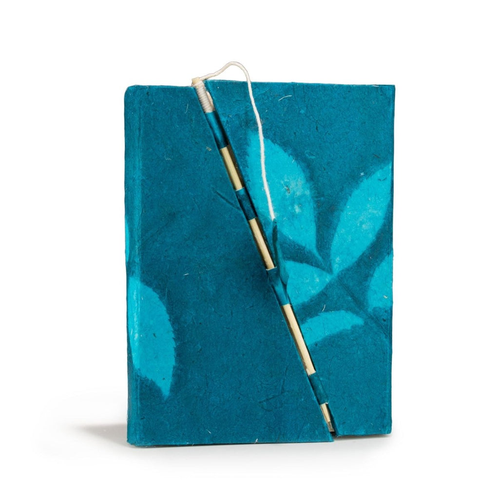 Lokta Bold Floral Bamboo Lock Notebook – Medium (15x12cm) – 45 Leaves – Midnight BlueLokta Paper NotebooksHeart Notes