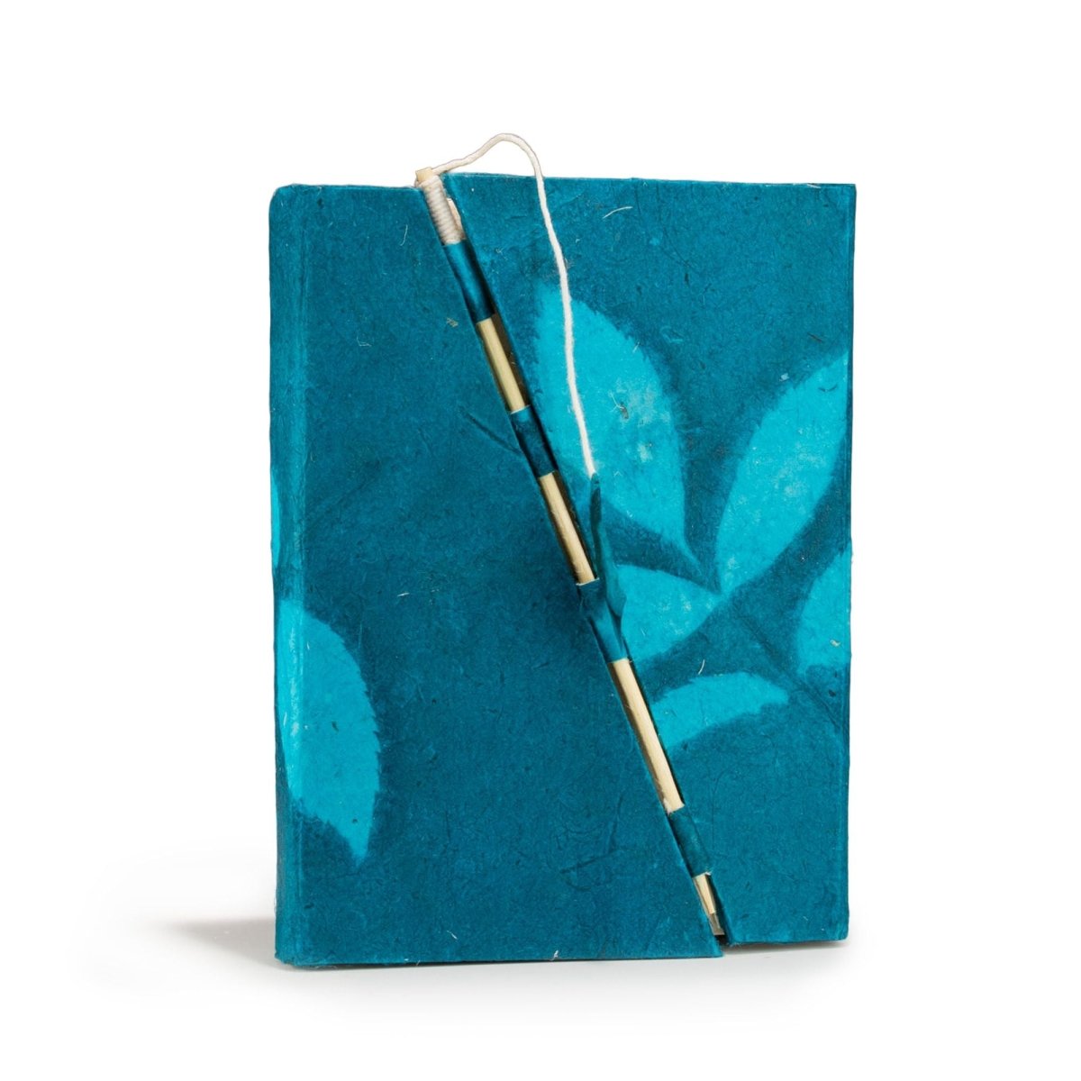 Lokta Bold Floral Bamboo Lock Notebook – Medium (15x12cm) – 45 Leaves – Midnight BlueLokta Paper NotebooksHeart Notes
