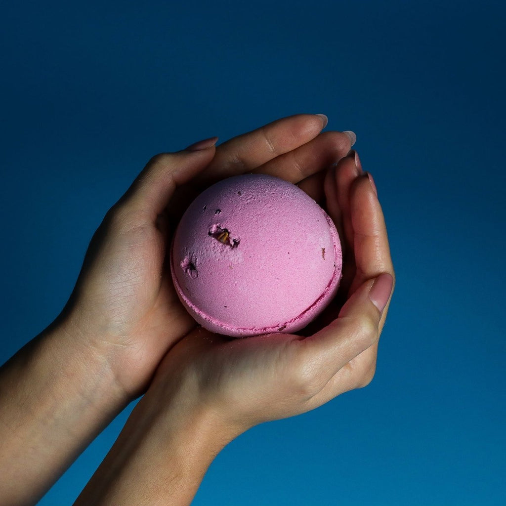 Set of 3 Rose & Petals Bath BombsJumbo Bath Bombs - 180gHeart Notes